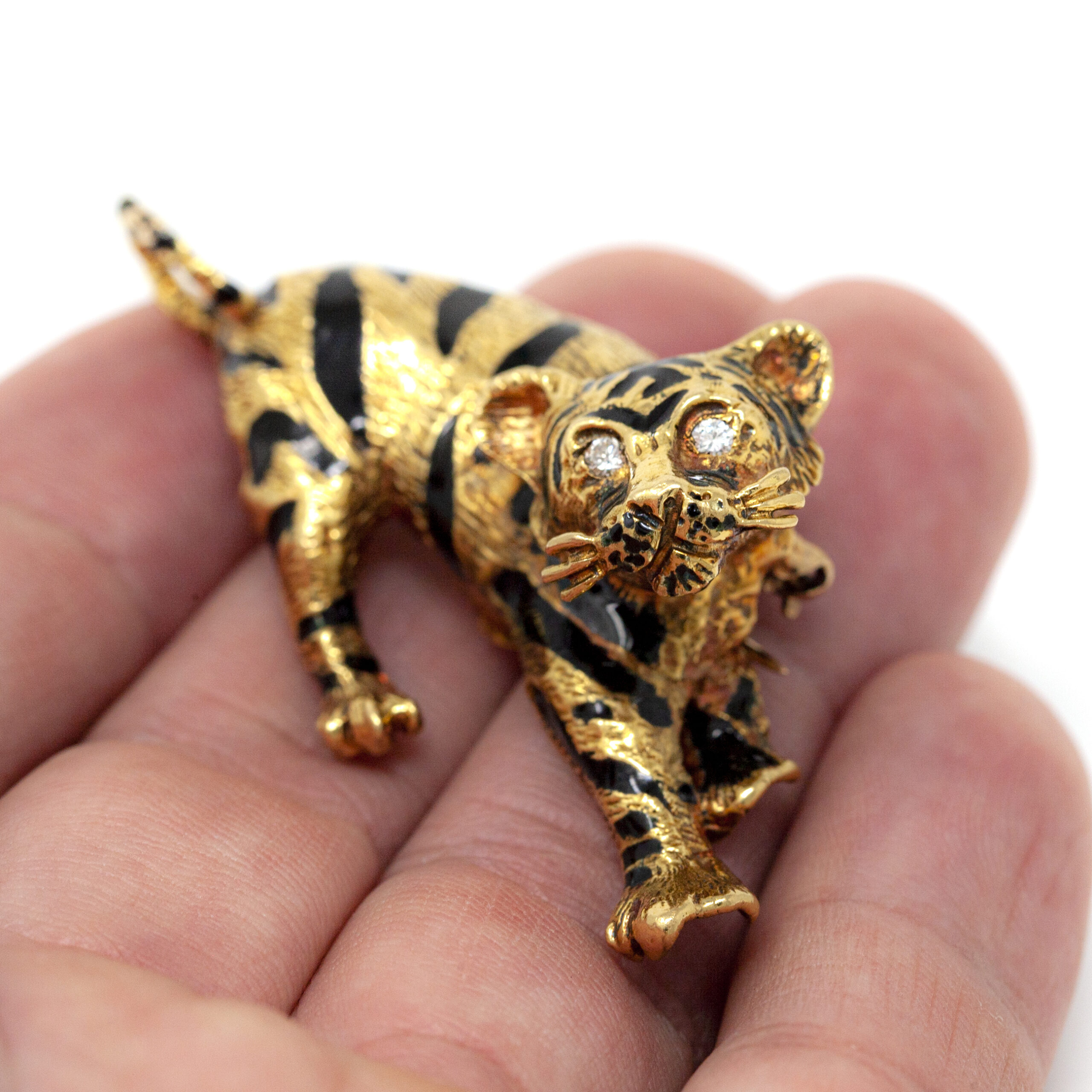 Vintage 18K Gold Tiger Brooch with Enamel and Diamond Eyes - Image 2