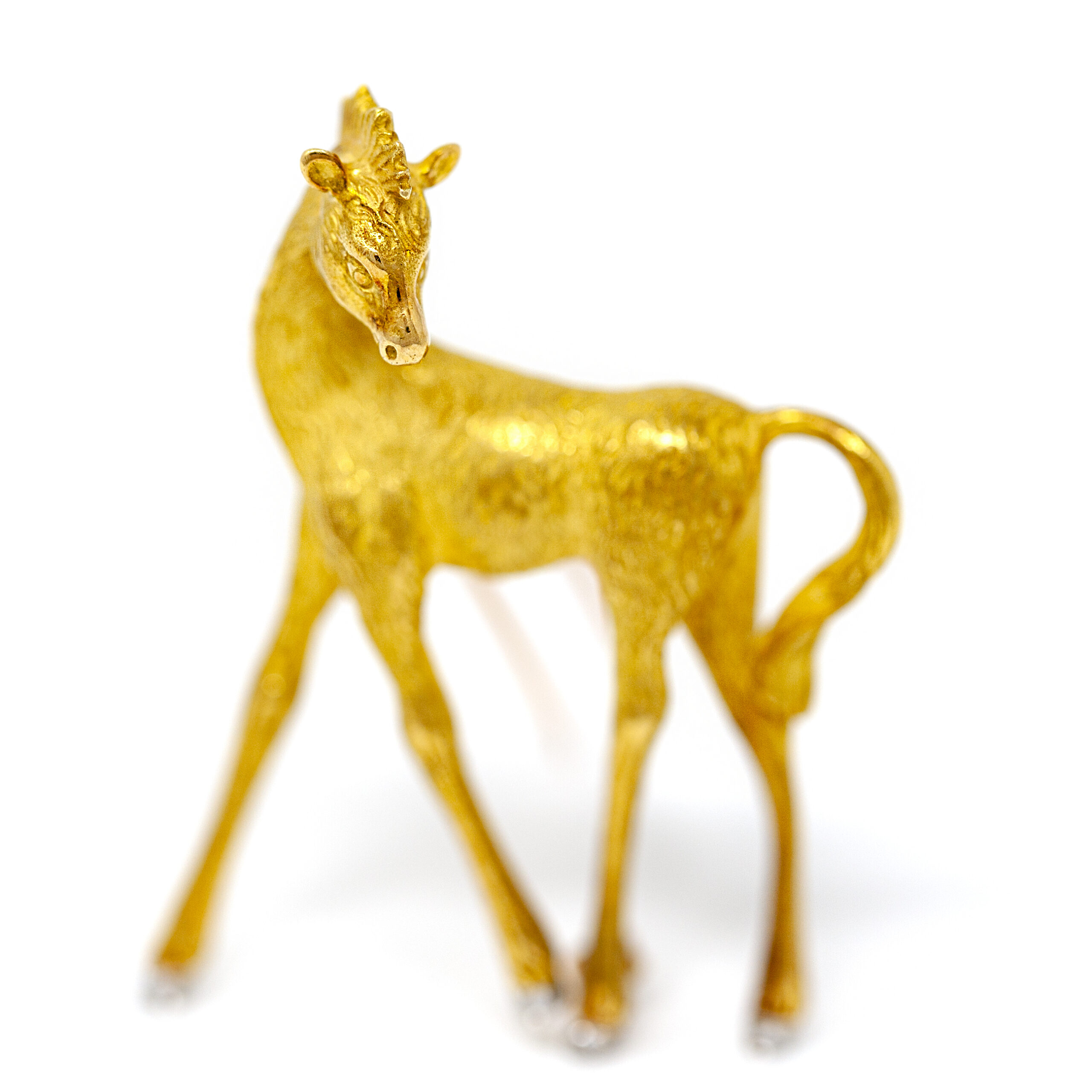 Iconic French-Made 18K Yellow Gold Baby Giraffe Brooch - Image 2