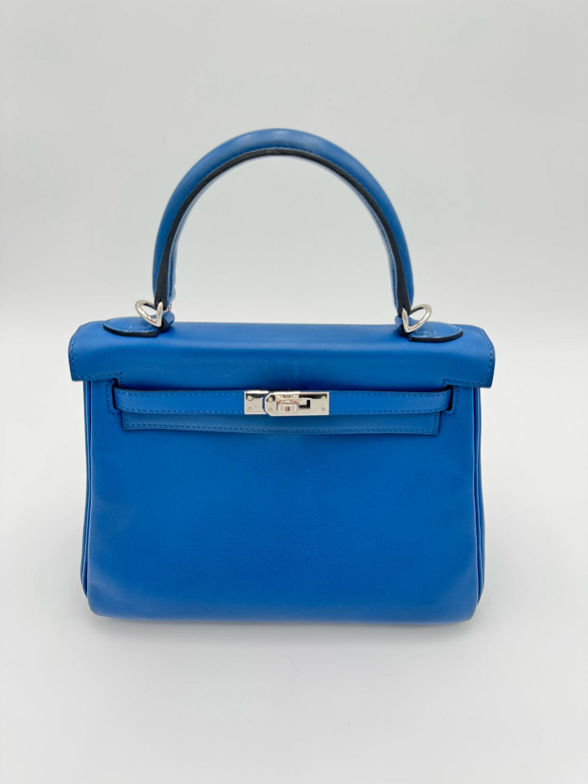 Hermès Kelly 25 in Vibrant Blue – Elegance in Every Detail