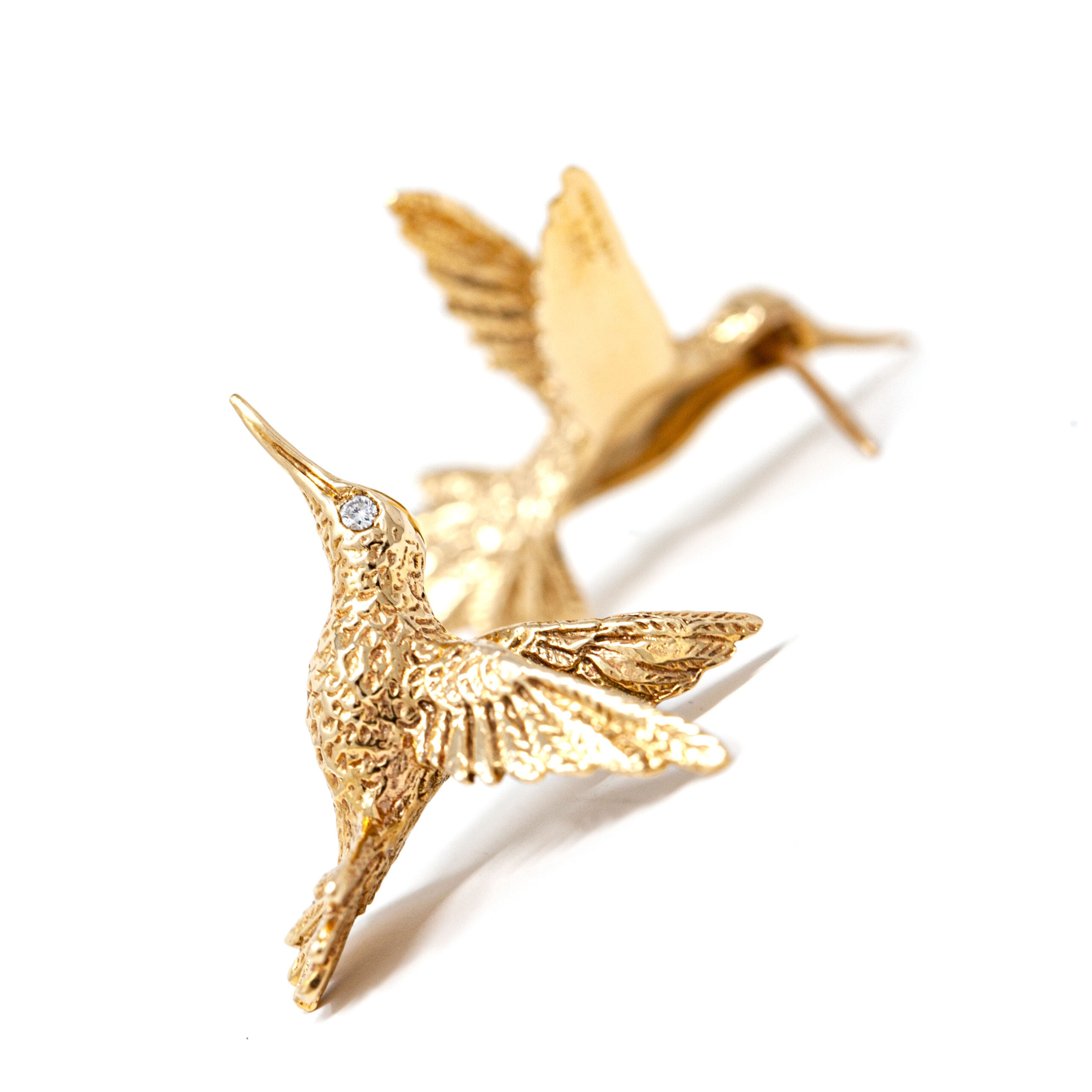 Pair of Vintage 14K Gold Hummingbird Brooches with Diamond Eyes - Image 4