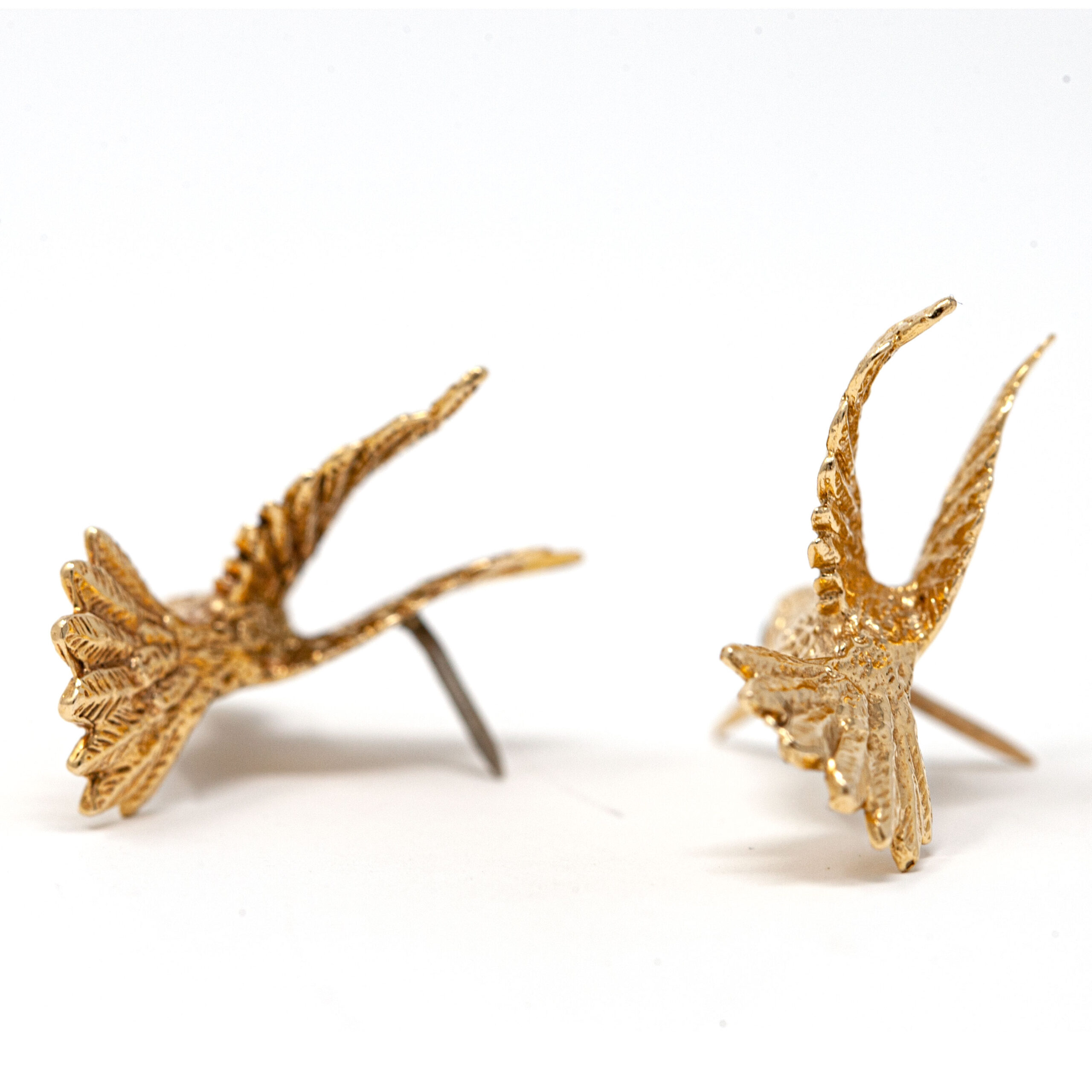 Pair of Vintage 14K Gold Hummingbird Brooches with Diamond Eyes - Image 5