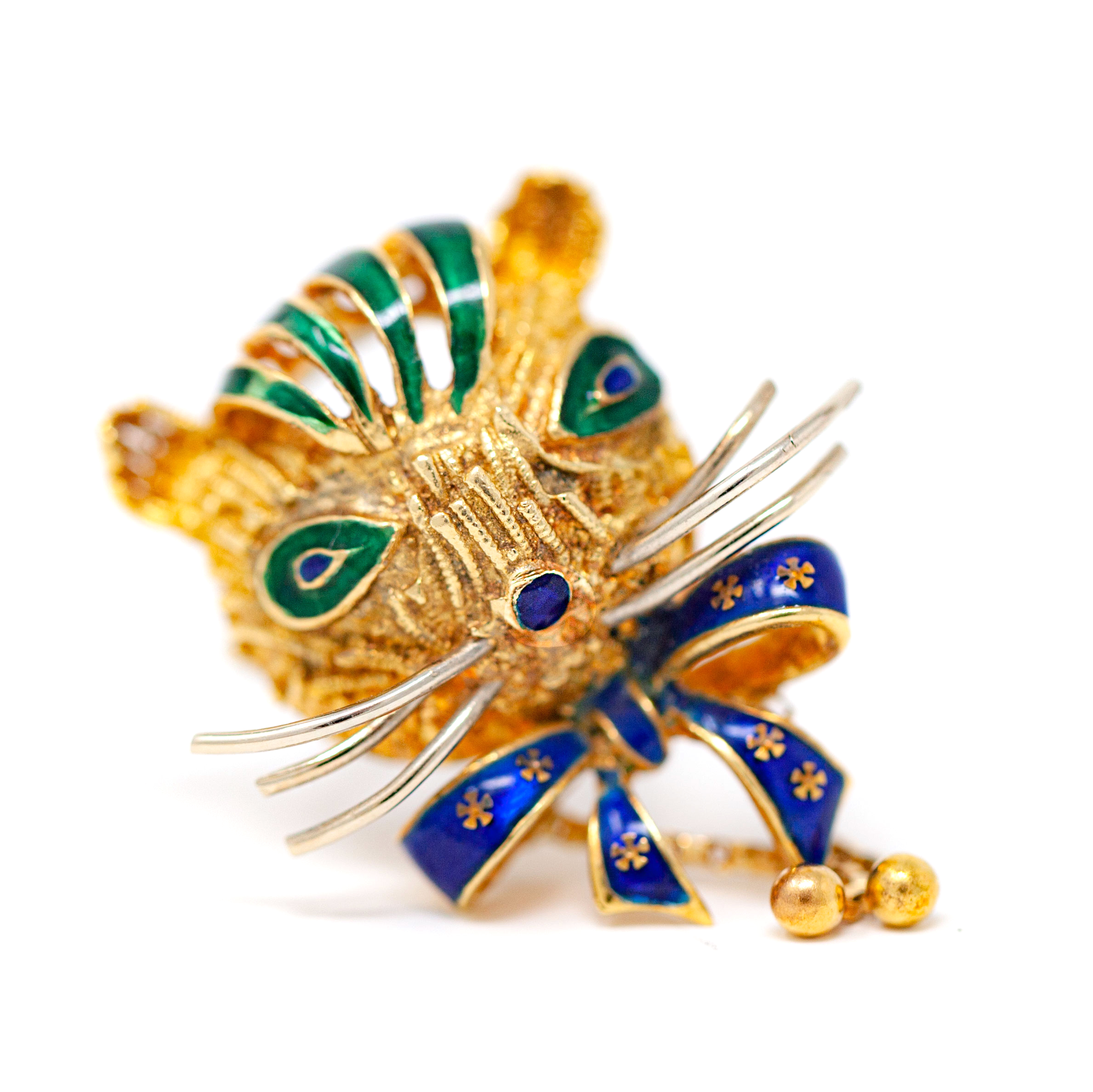 Vintage 18K Gold Cat Brooch with Blue Enamel Bow & Emerald Accents - Image 3