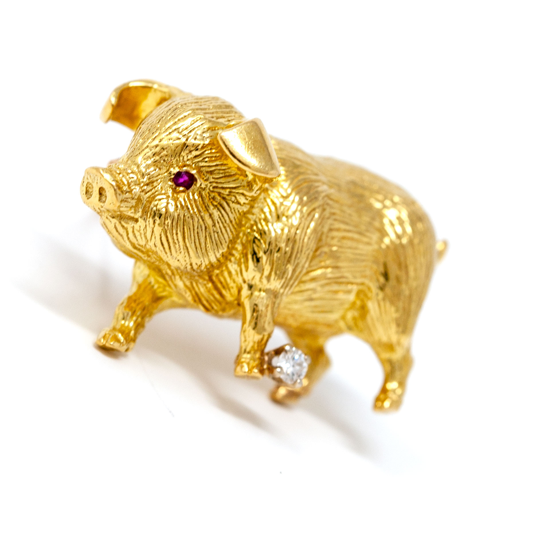 Italian Vintage 18K Gold Pig Brooch with Ruby Eye and Diamond Accent - Image 3