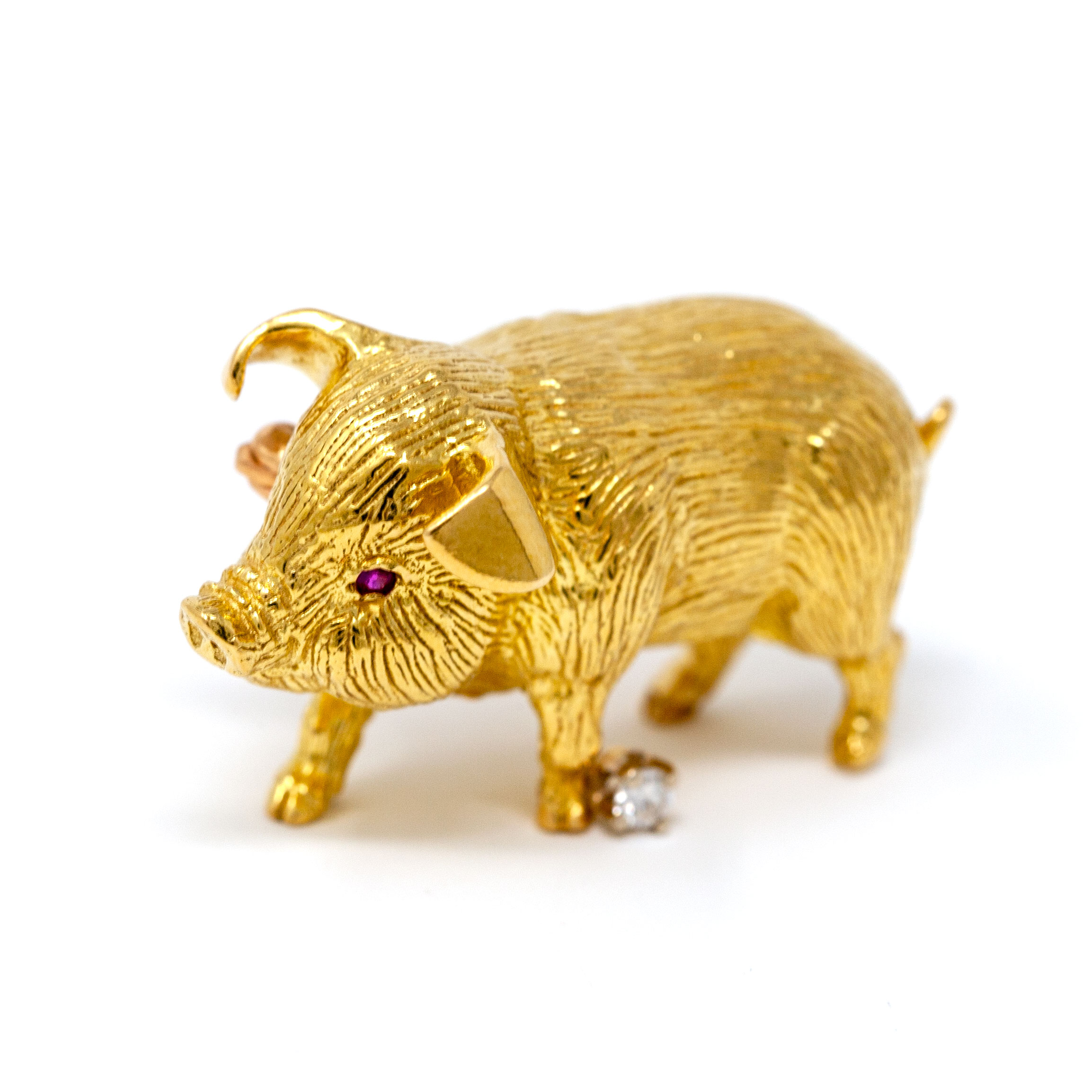 Italian Vintage 18K Gold Pig Brooch with Ruby Eye and Diamond Accent - Image 8