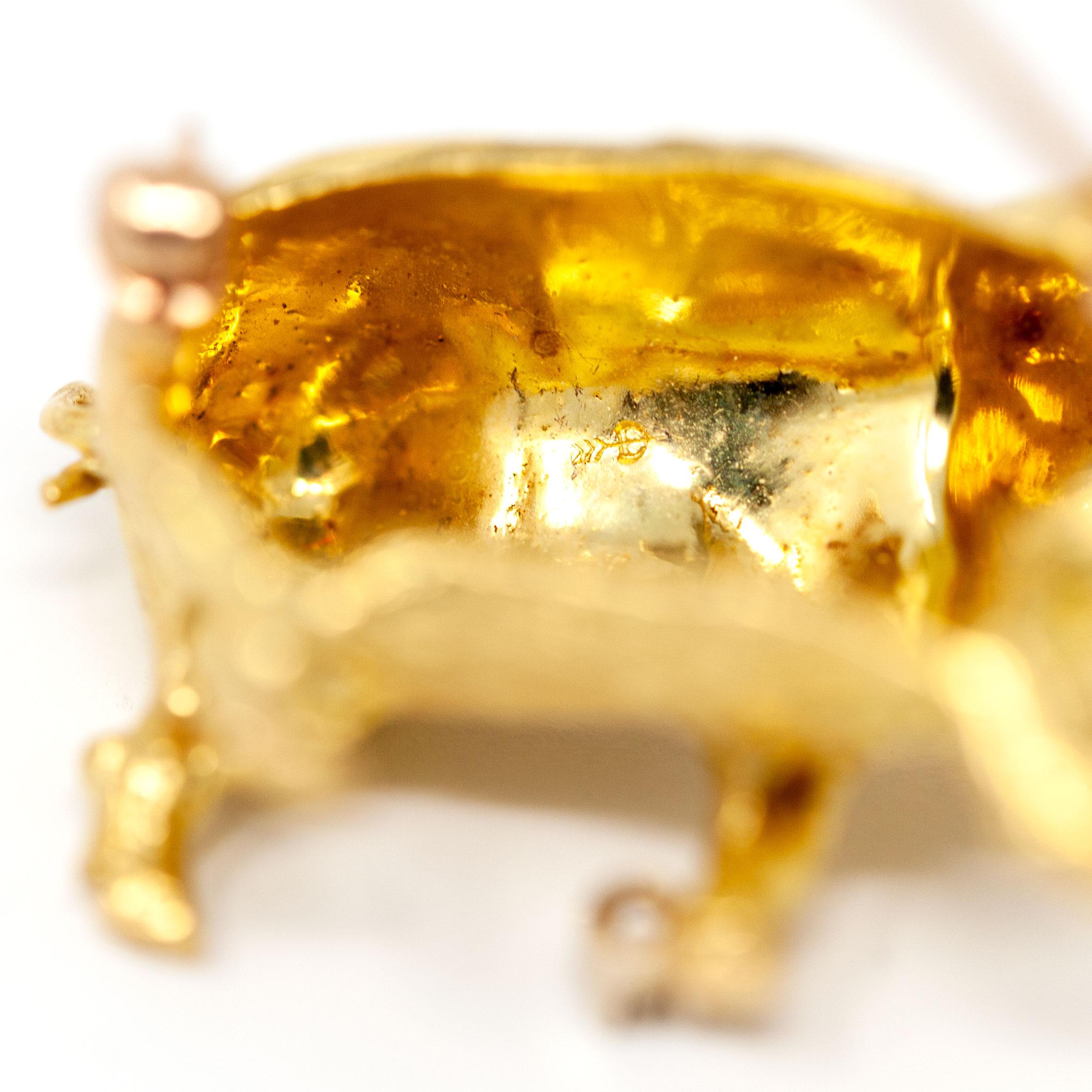 Italian Vintage 18K Gold Pig Brooch with Ruby Eye and Diamond Accent - Image 9